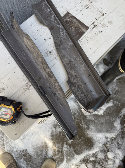 割れて落ちた軒樋