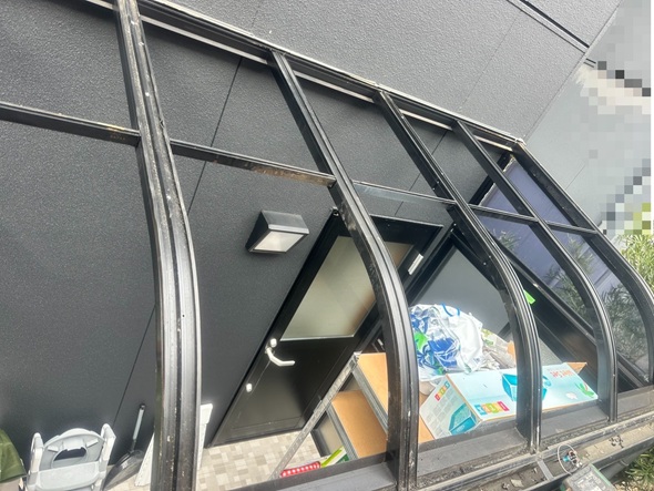 押さえ材とパネルを外しました