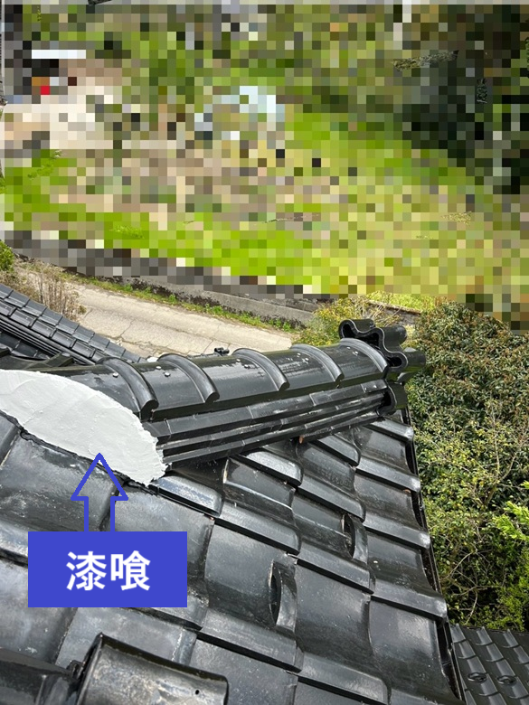 隅棟の端には漆喰を塗ります