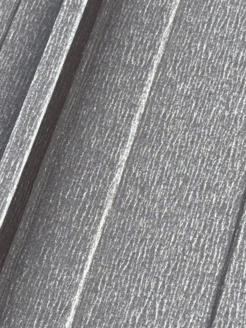 ガルバ屋根　表面が白くなっている