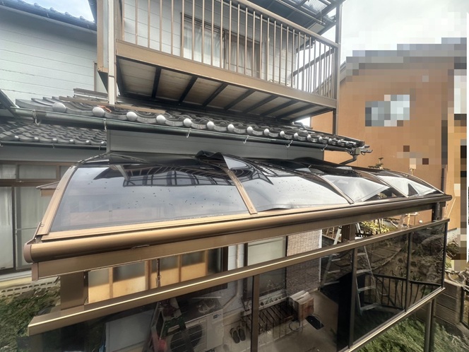 壊れたテラス屋根