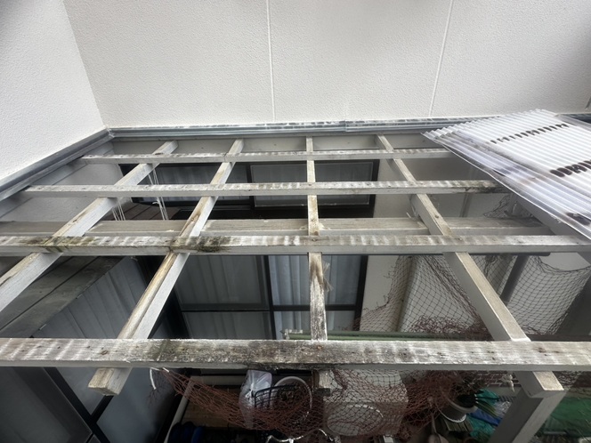 樹脂製の波板を撤去