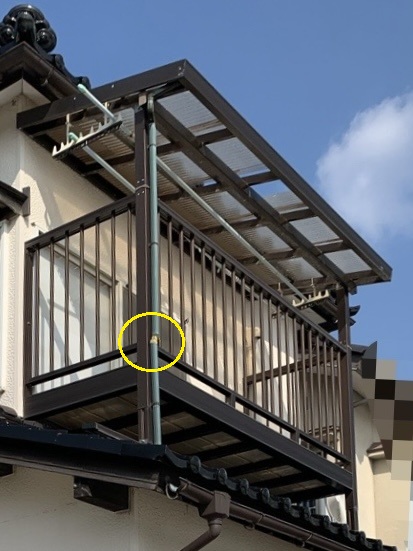 ベランダ雨樋　割れ