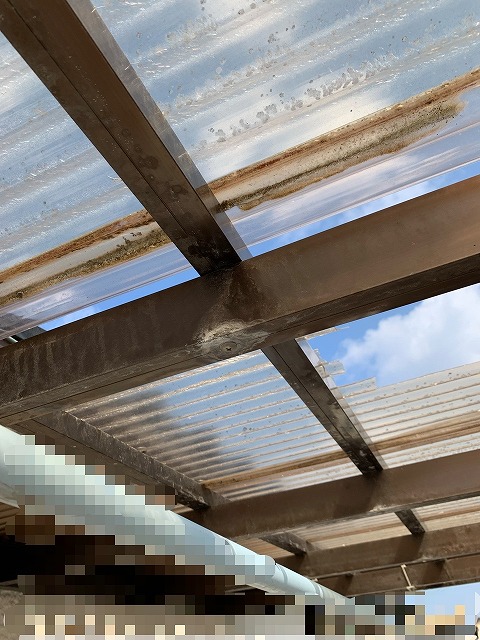 ベランダ屋根　落雪　割れ