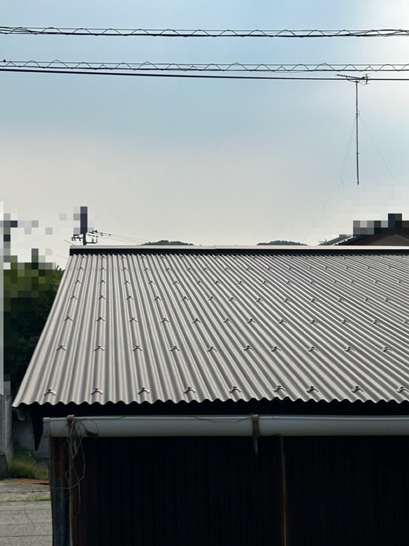 SGLガルバリウム鋼板の波板の屋根へ！葺き替え工事　施工完了です✨