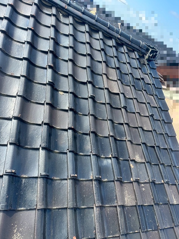 瓦屋根にがたつき