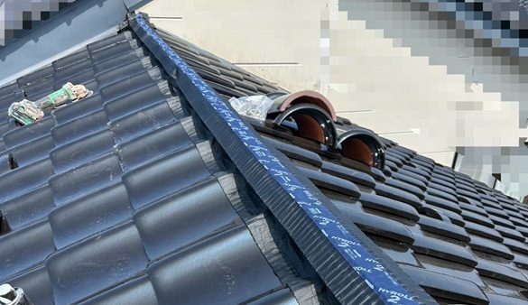 面戸ロールで雨水の侵入を防ぐ