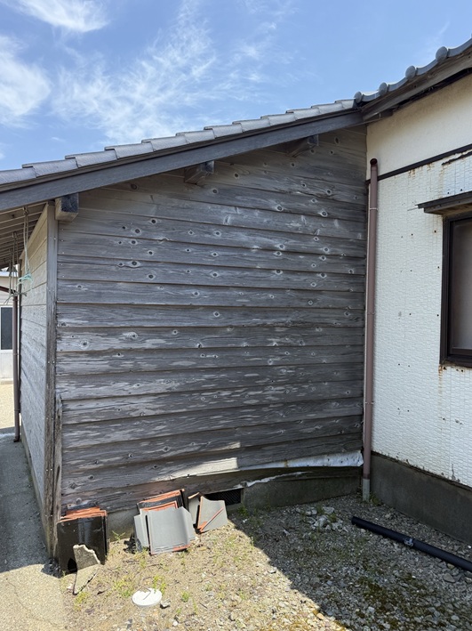 外壁一面のみカバー工事を行います