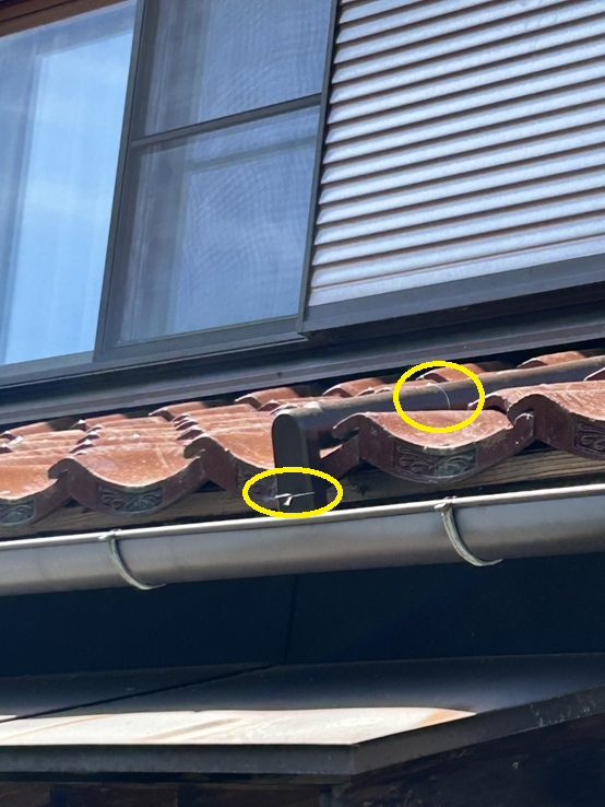 這樋は屋根下地の瓦桟に固定