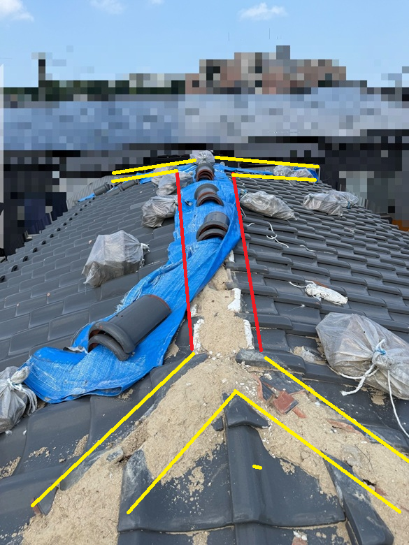 大棟・隅棟の棟瓦が崩れています