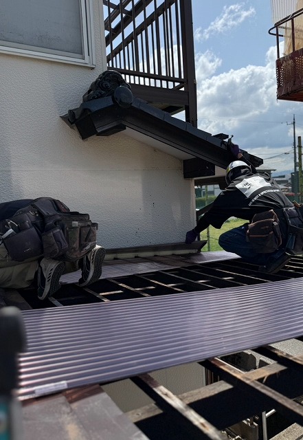 カーポート屋根　張替え　ポリカ波板　設置