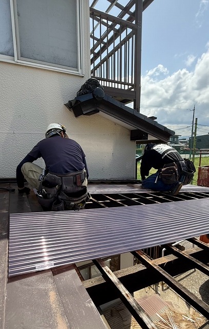 カーポート屋根　張替え　ポリカ波板　設置