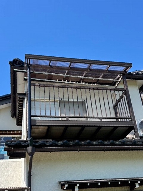 ベランダ　屋根パネル張替え　雨樋修理　施工後