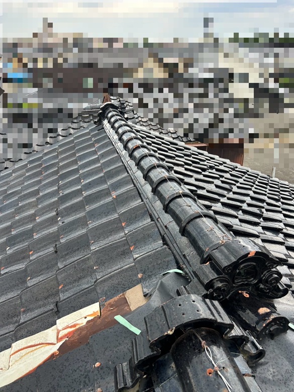 屋根の葺き替え（ふきかえ）工事とは、屋根全面を新しくリフォームする工事になります！ 現在の屋根を全て撤去し、新しい屋根材に交換します。