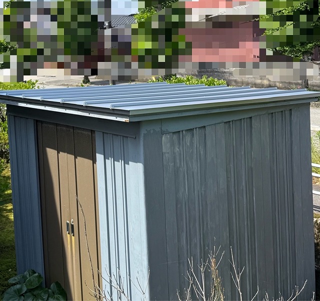 物置　屋根　立平葺き　ガルバリウム鋼板張り　施工後