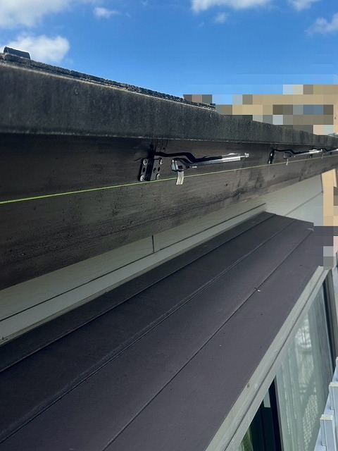 軒樋交換　樋吊り金具設置