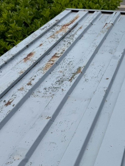 物置　劣化　サビ　カバー工事前