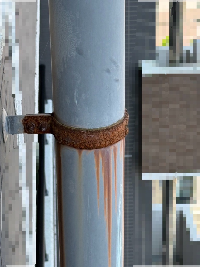 雨樋固定バンドにサビ