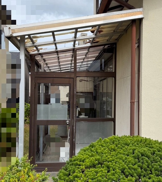 ベランダ屋根　割れ　雪害