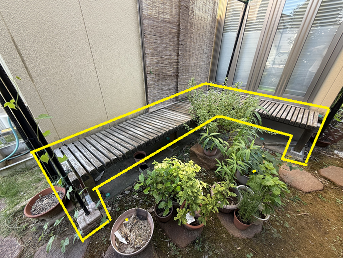 濡れ縁が傷んでいます