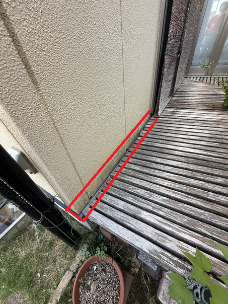 濡れ縁部分の7外壁が傷んでいます