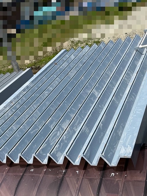 折半屋根　カバー工事　施工前