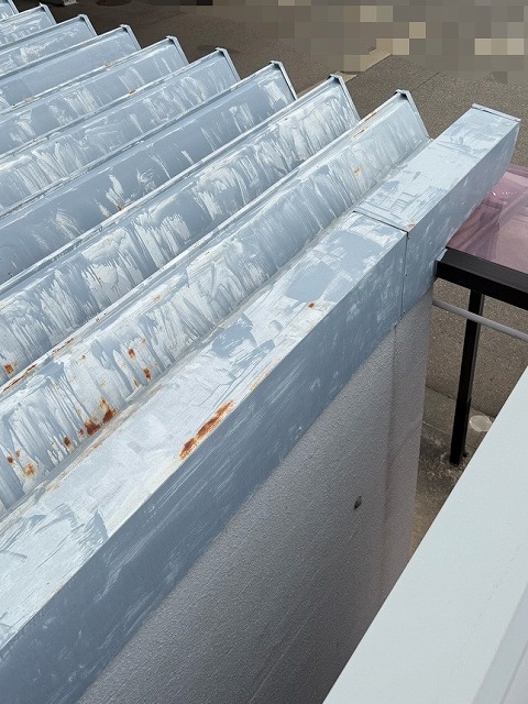 折半屋根　カバー工事　施工前　サビ