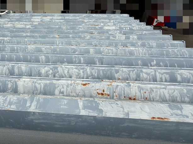 折半屋根　カバー工事　施工前　サビ