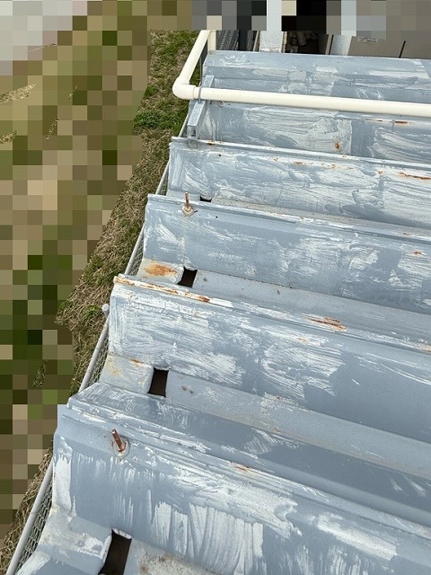 折半屋根　カバー工事　施工前