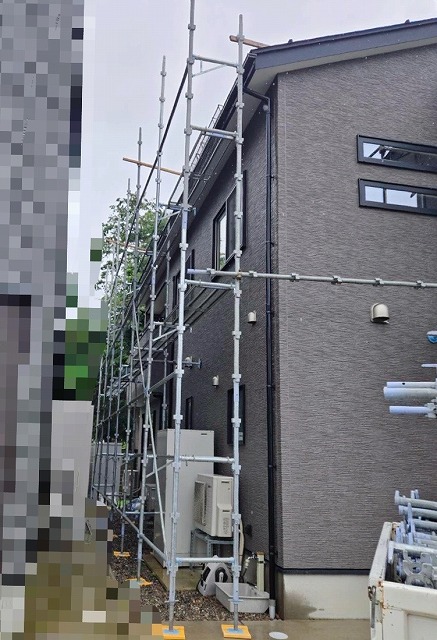 足場　雨樋　掃除　落ち葉除けネット　設置前