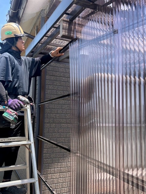 車庫　ポリカ壁面　張替え　施工
