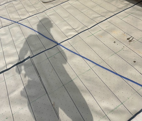 木下地の上に瓦用の防水シート