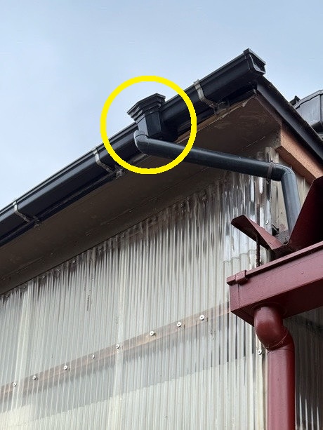 雨樋　集水器　ズレ　施工前