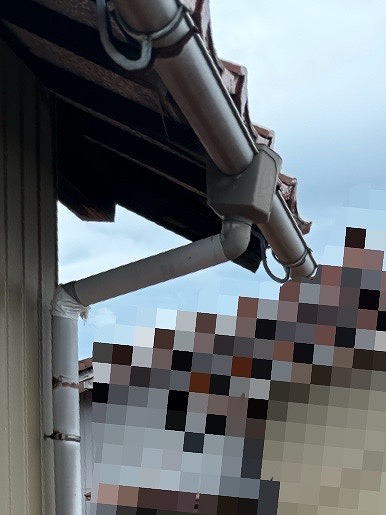 雨樋　壊れ　施工前