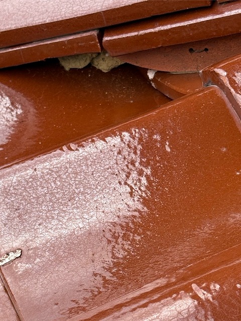 棟瓦　ズレ　漆喰剝がれ　施工前