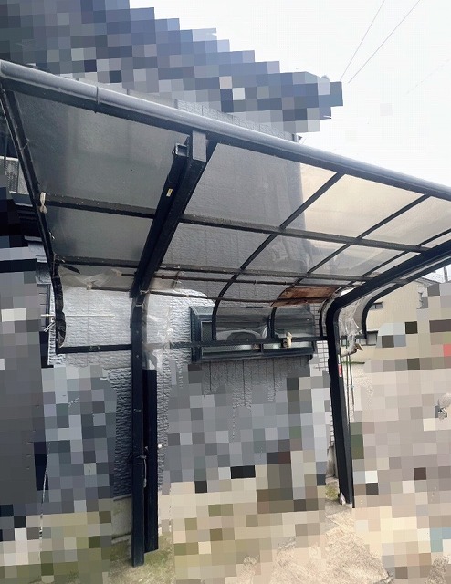 片流れカーポート　屋根パネル　割れ　施工前
