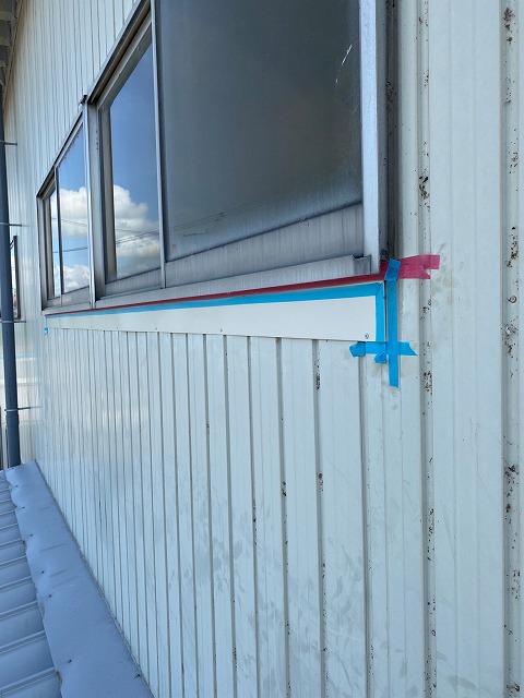 雨漏り　工場　見切板金　取付