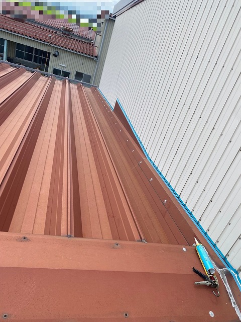 雨漏り　工場　コーキング　シーリングテープ