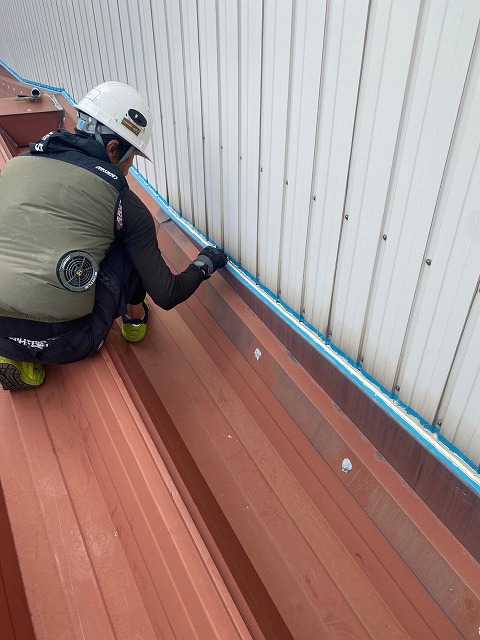 雨漏り　工場　コーキング　シーリングテープ