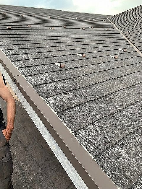 色褪せた　コロニアル屋根