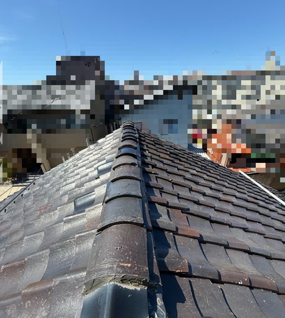 三角の切妻屋根雨漏り