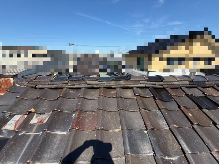 棟瓦がズレていました