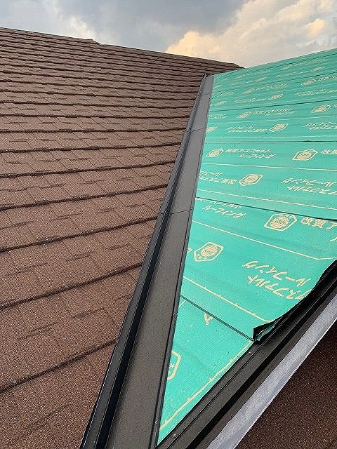 コロニアル屋根から　センターへカバー工事