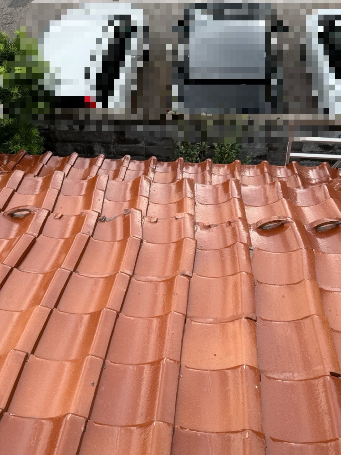 瓦がズレていました