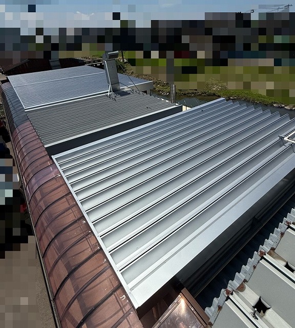 折板屋根カバー工事　施工完了