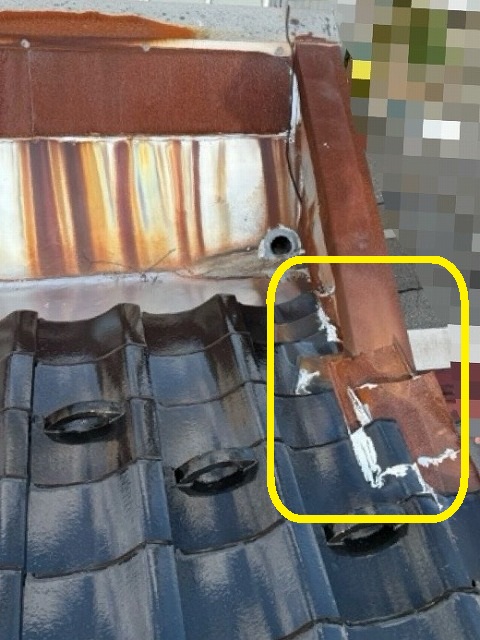 雨漏り　屋根　水切り笠木取合板金劣化　施工前