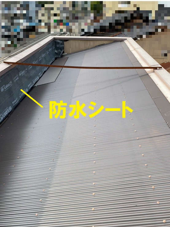 防水シートを貼る