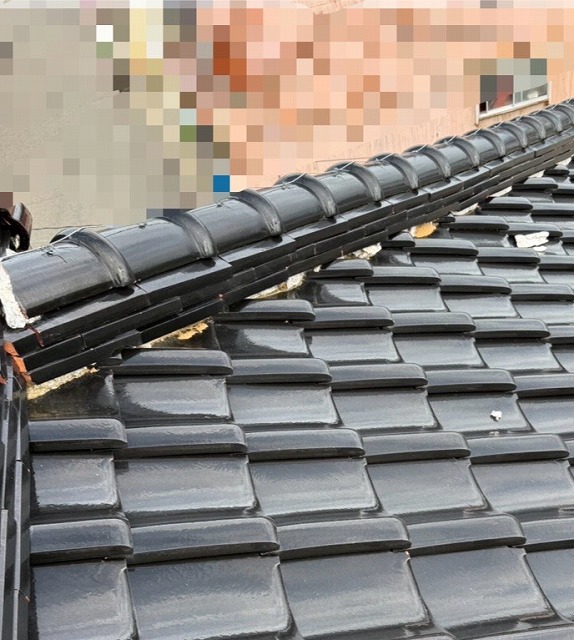 瓦　棟ズレ　漆喰剥がれ　棟積み直し　施工前　