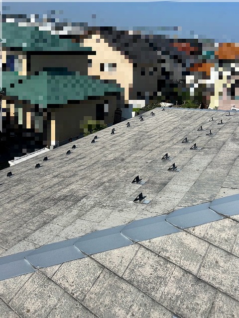 屋根全体のスレート　色褪せ