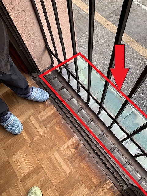 カバー工事　施工前　手摺一旦撤去